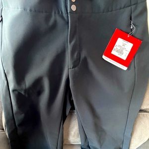 Brand new!Zippered pockets and sleek design. Very soft and extremely comfortable